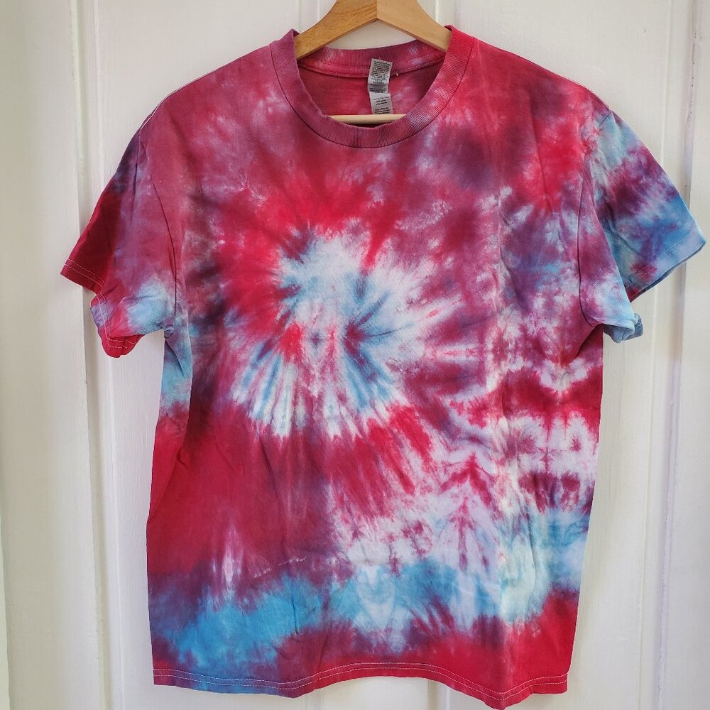 NEW Handmade Americana Red & Blue Spiral Tie-Dye Tee - Gildan Size M